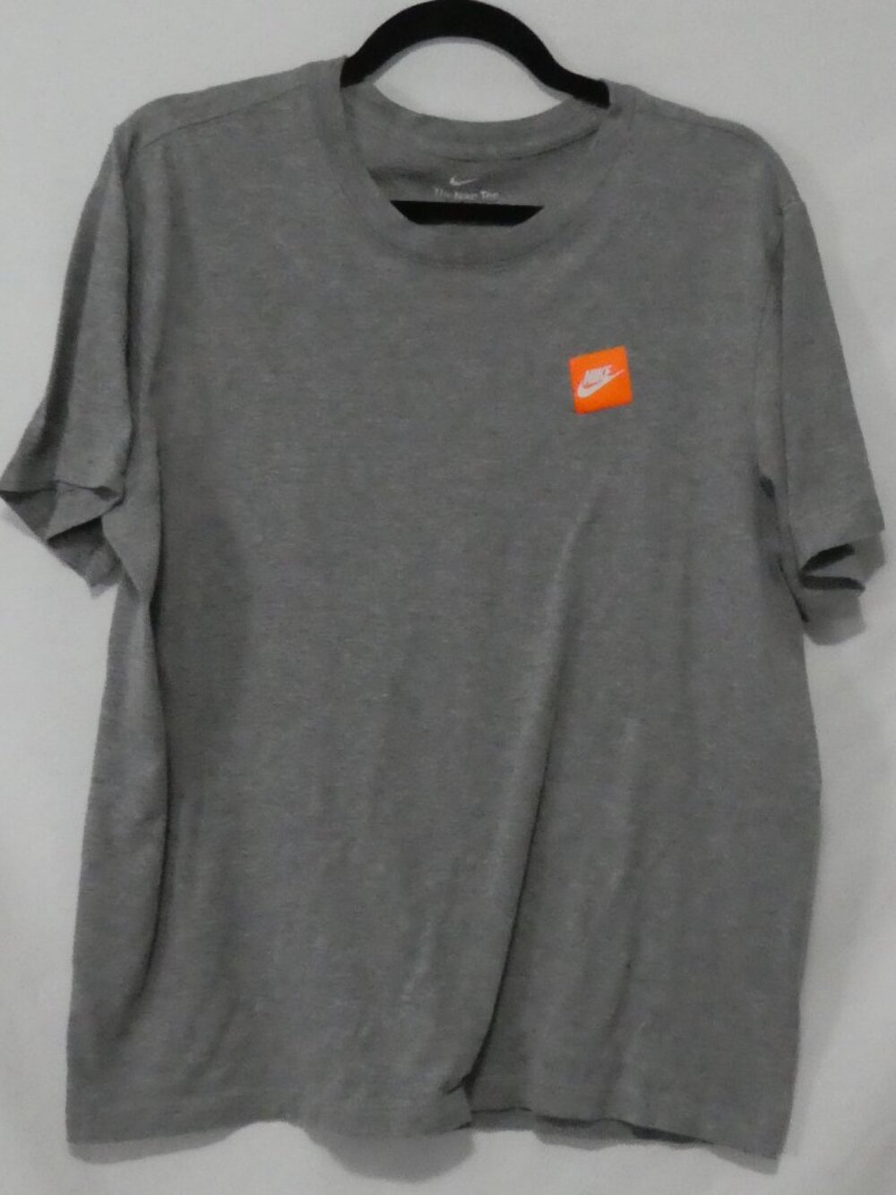 THE NIKE TEE Orange Box Logo Grey Crewneck Graphic Tee - Men's Size Large